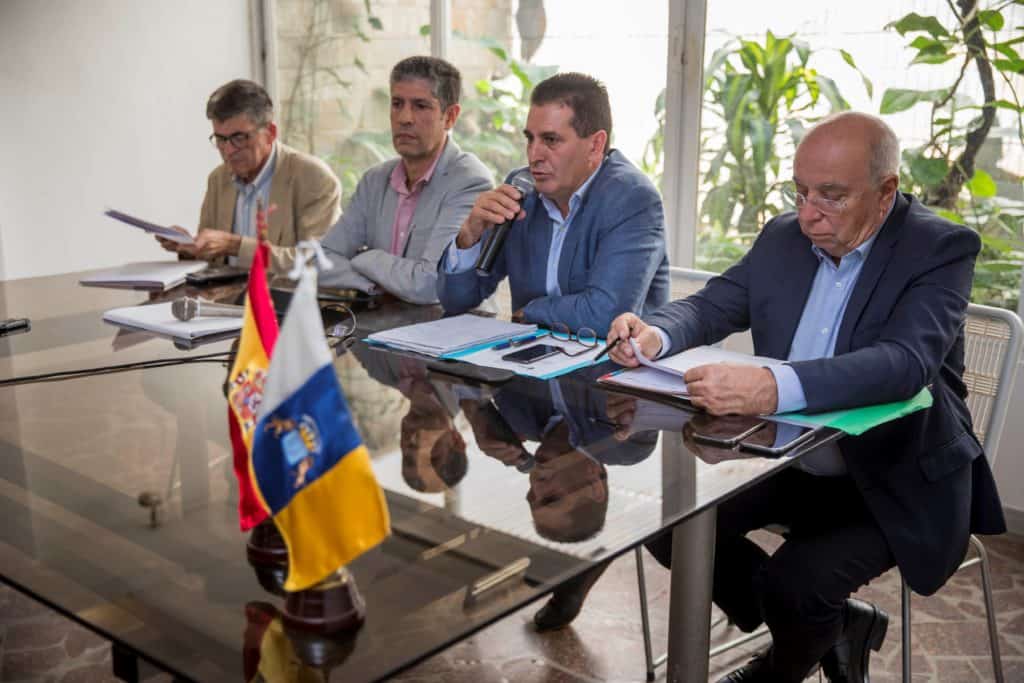 Pie de foto: de izquierda a derecha en una imagen de archivo de una visita oficial a Venezuela, José William Montesdeoca, delegado del Gobierno de Canarias en Caracas; Manuel Rodríguez Santana, director general de Emigración en el Ejecutivo autonómico; Juan Rafael Zamora, viceconsejero de Acción Exterior, y Juan Francisco Trujillo Marrero, director general de Relaciones Exteriores.